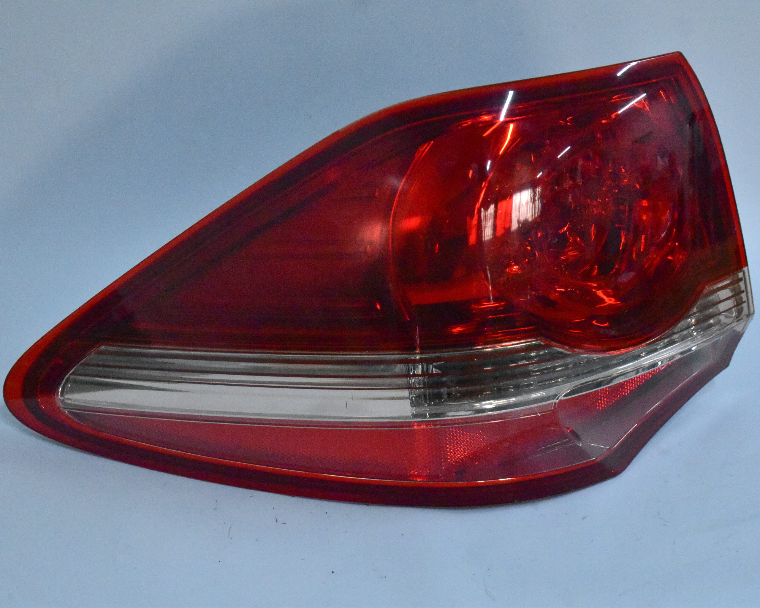 Toyota Crown Athlete 2008 Tail Light - Image 3
