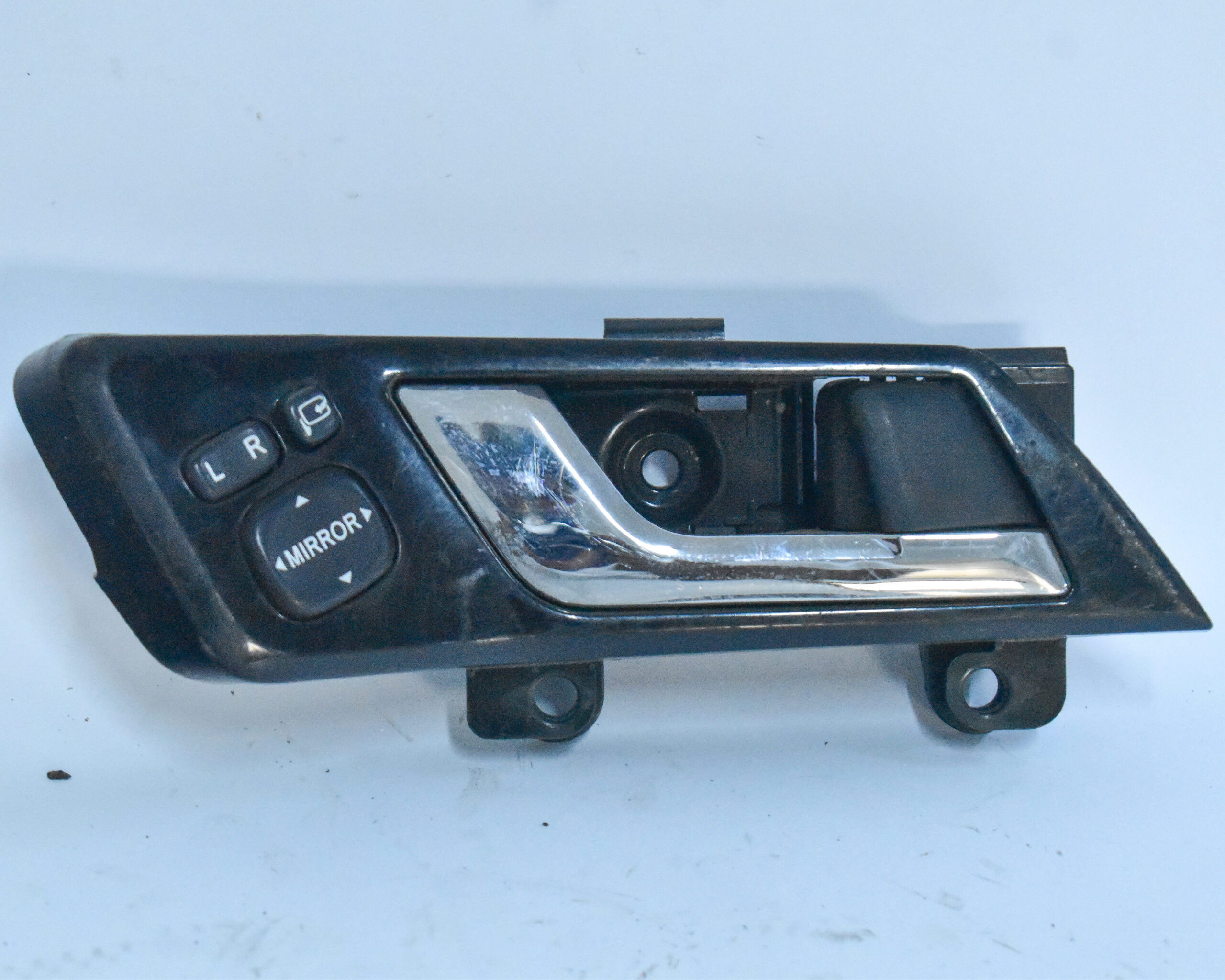 Toyota Mark X Grx120 door locks - Image 3