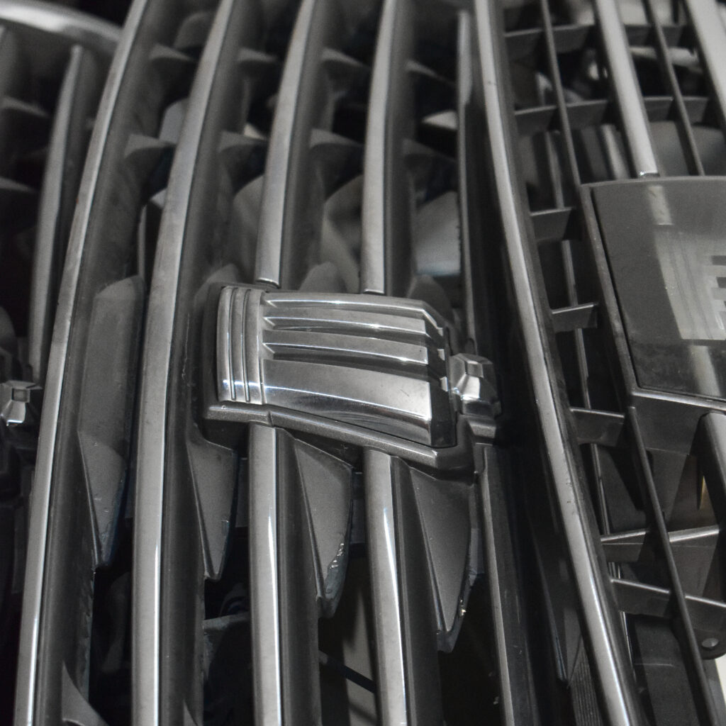 Toyota Crown Athlete GRS200 Grill 2010-2012