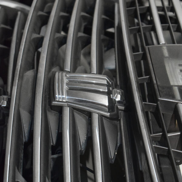 Toyota Crown Athlete GRS200 Grill 2010-2012