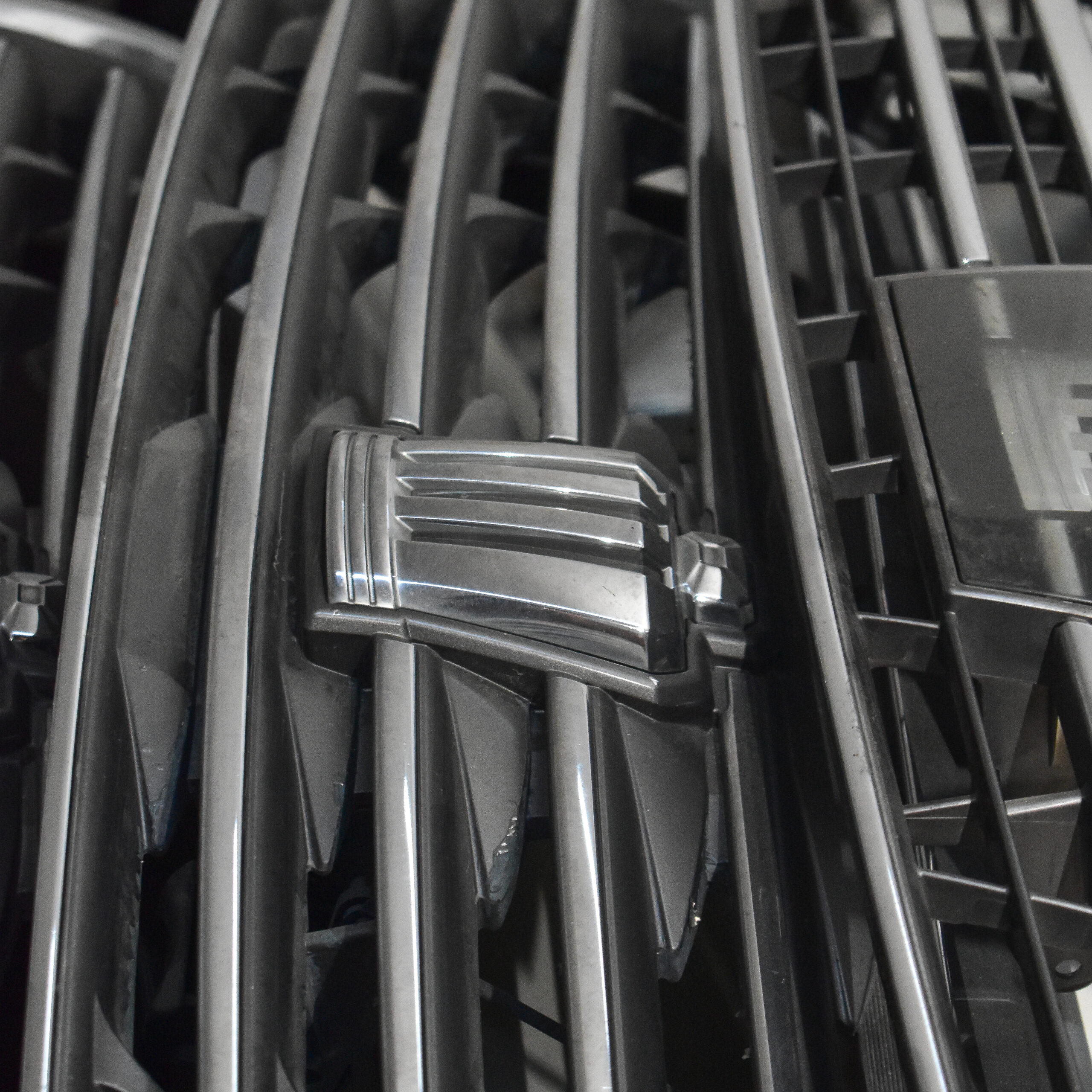 Toyota Crown Royal Saloon GRS200 Grill - Image 3