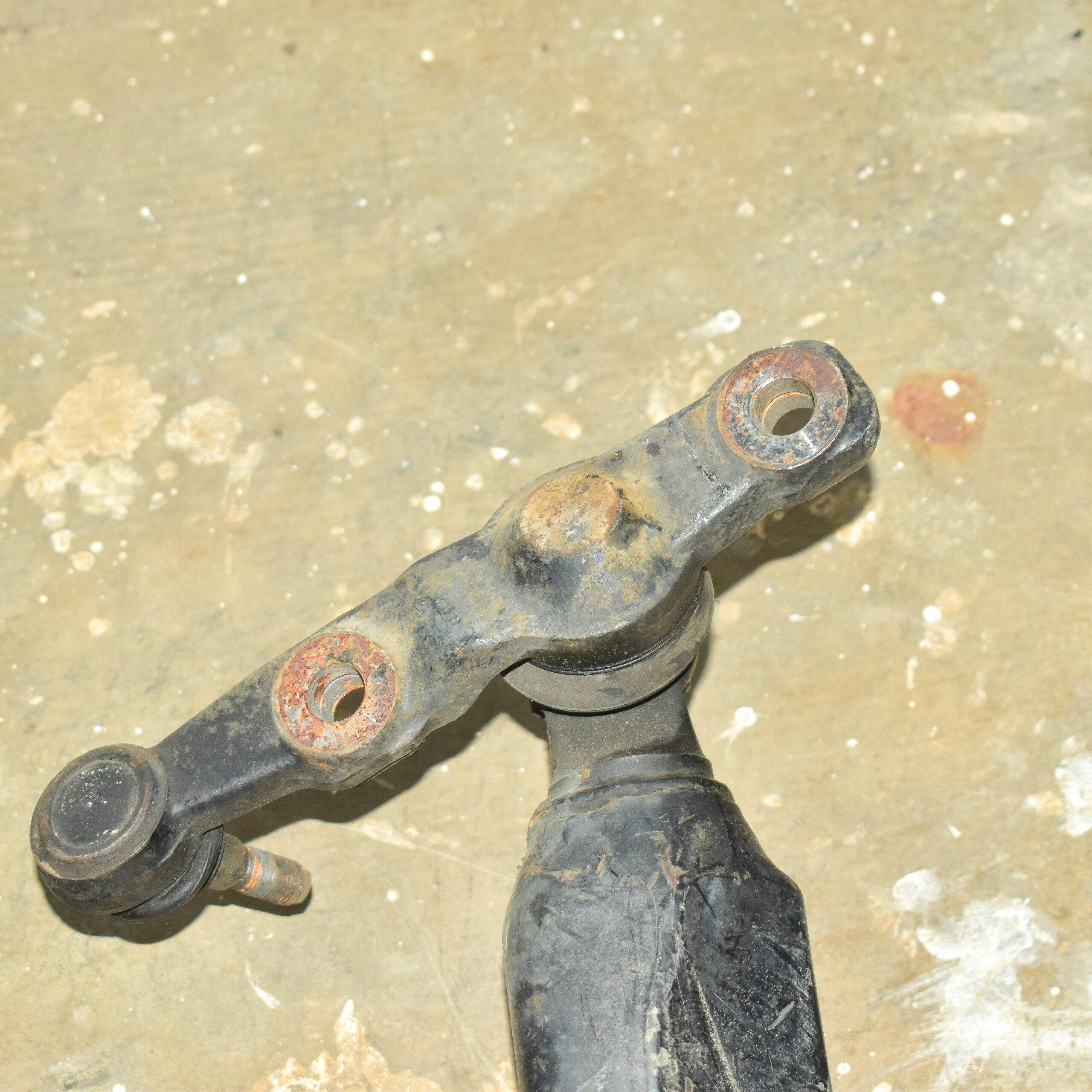 Toyota Mark X/ Crown Lower Control Arm Rear Wheel - Image 4