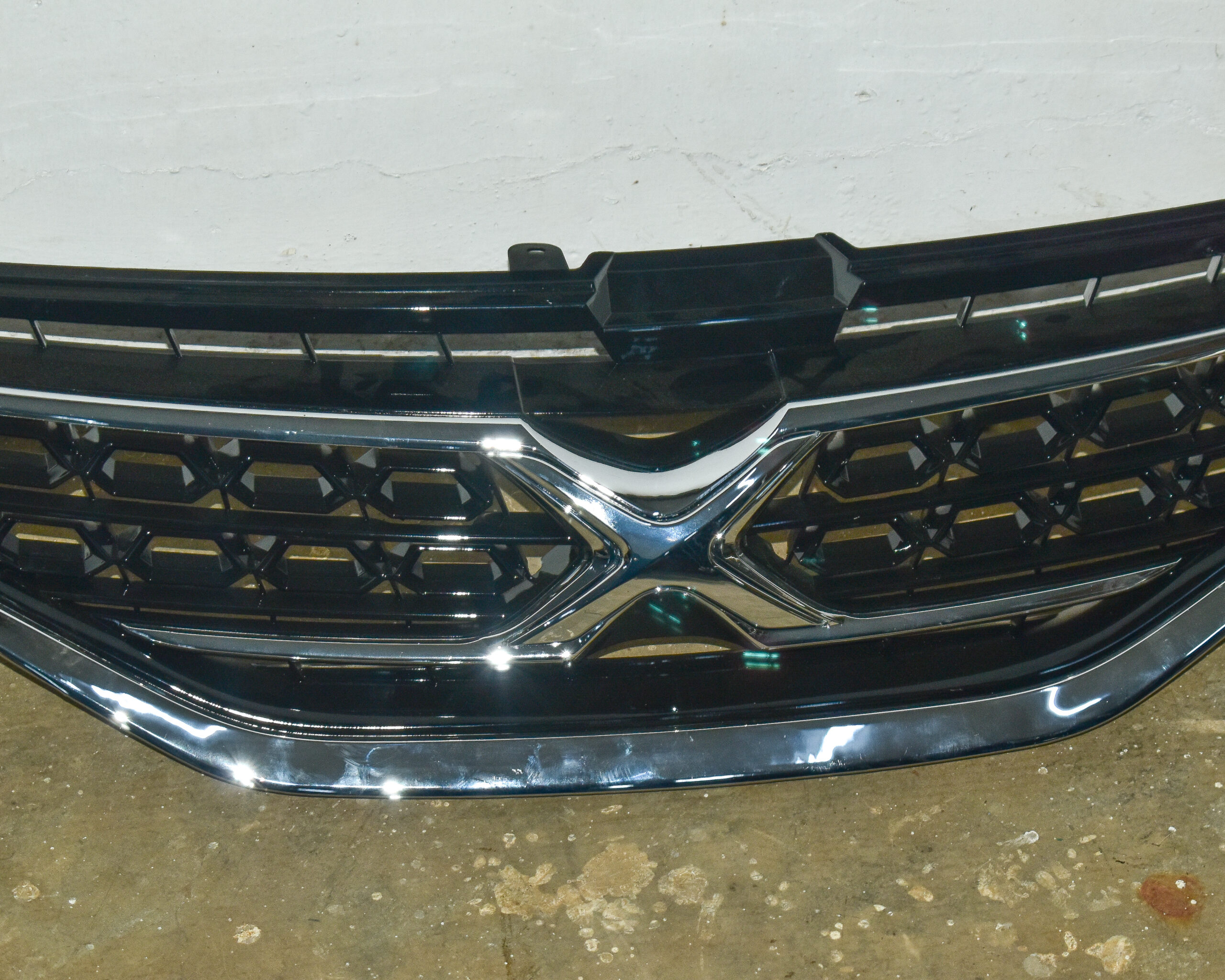 Toyota Mark X OEM Grill 2004-2009 - Image 3