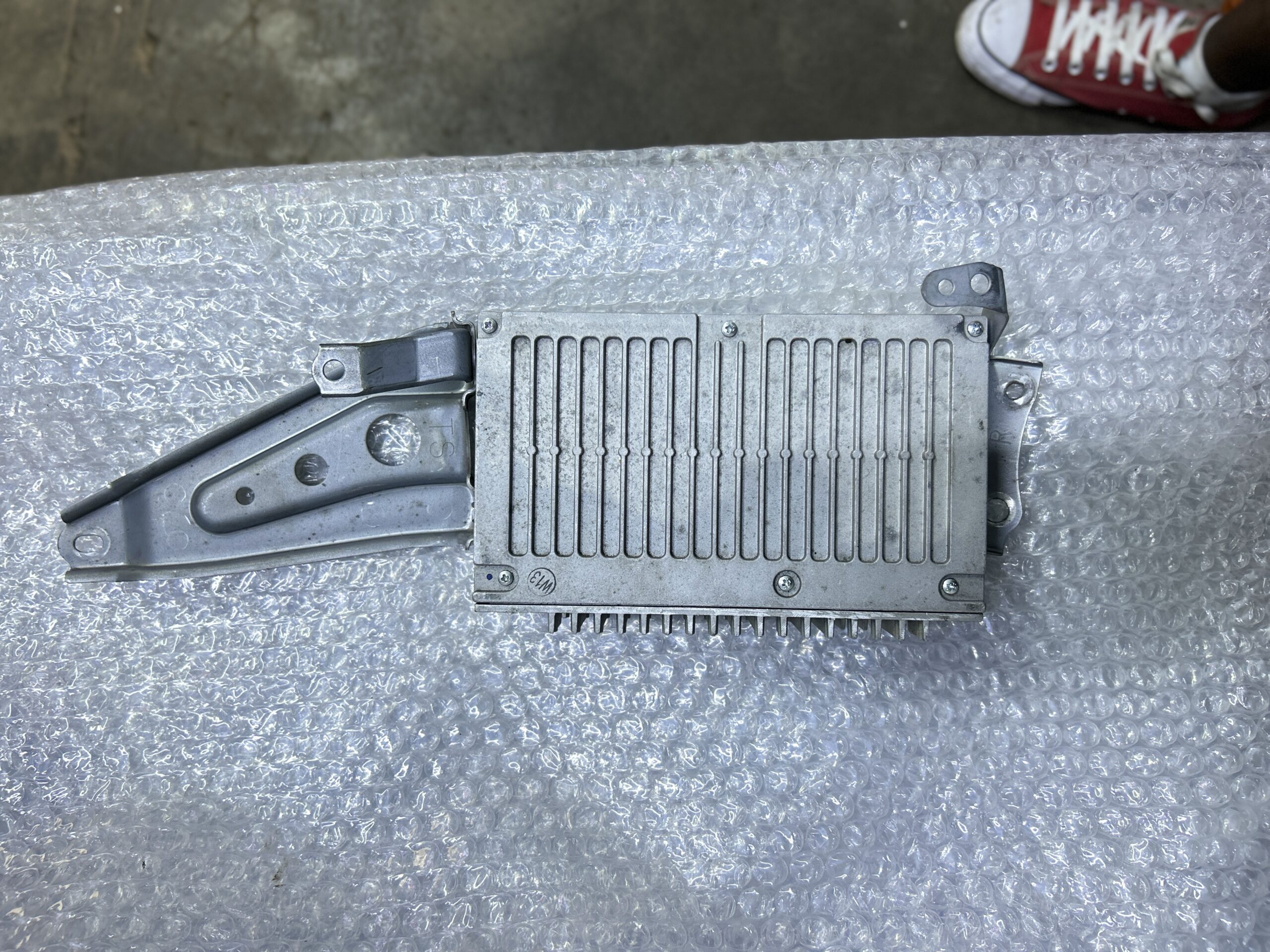 Toyota Crown GRS200 Amplifiers - Image 3
