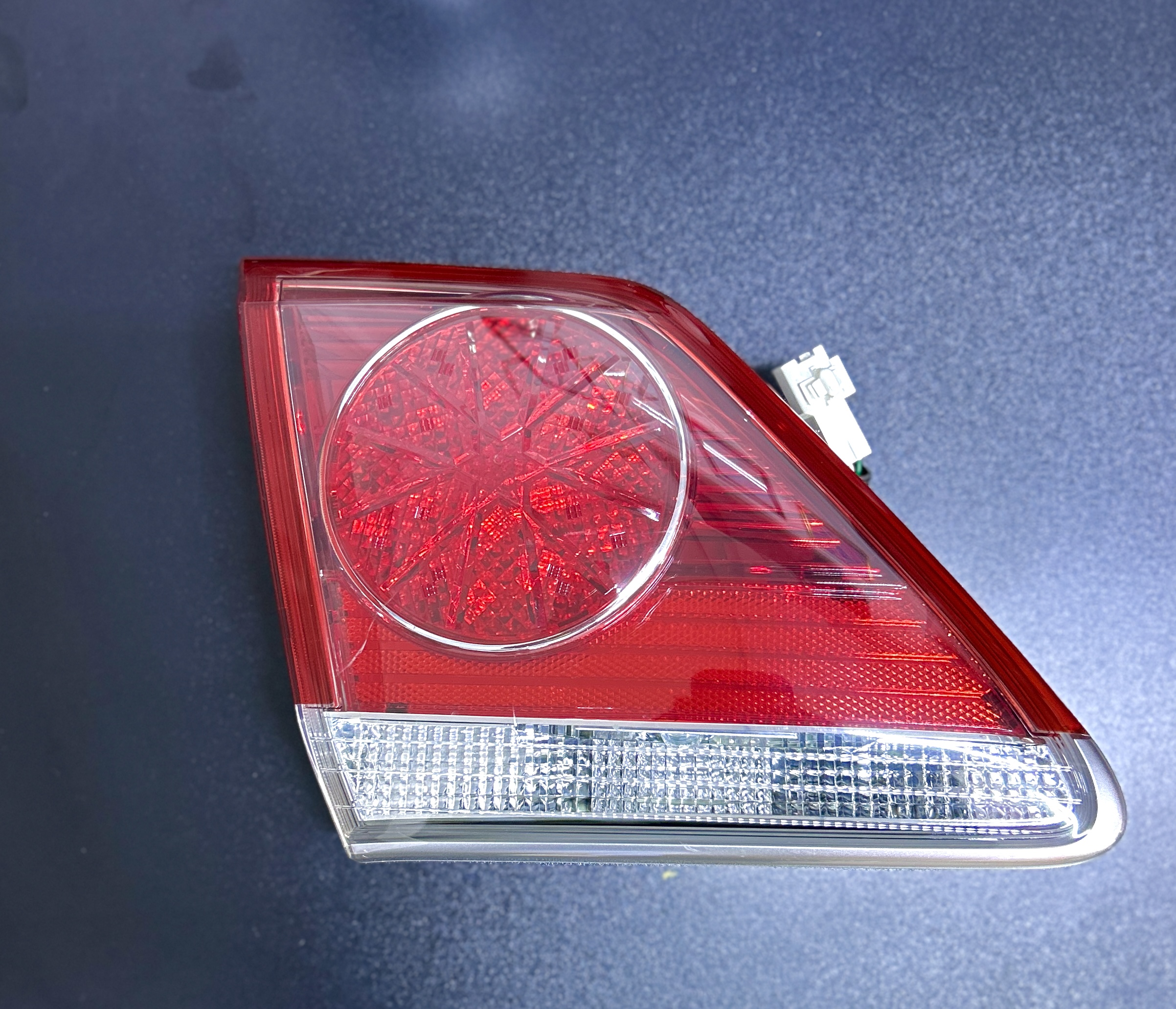 Toyota Crown Athlete 2010-2012 Tail Light (Booklight) - Image 2