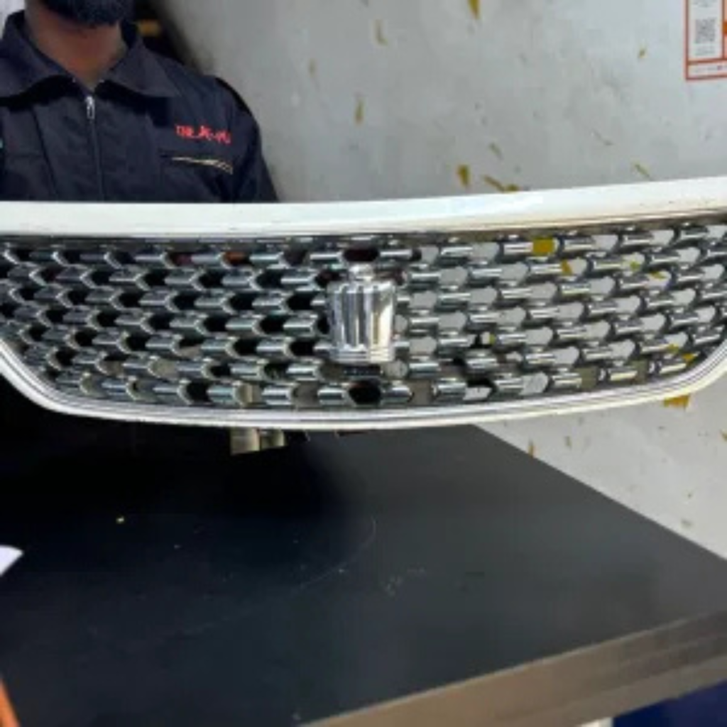 Toyota Crown GrS200 2010-2012 Grille
