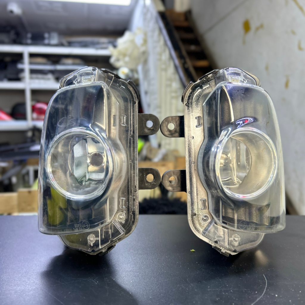 Fog light Crown Athlete 2010-2012