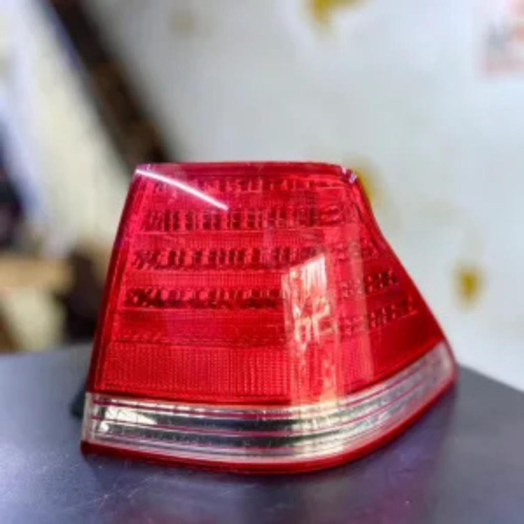 Toyota Crown Royal Saloon 2004 Taillight’s