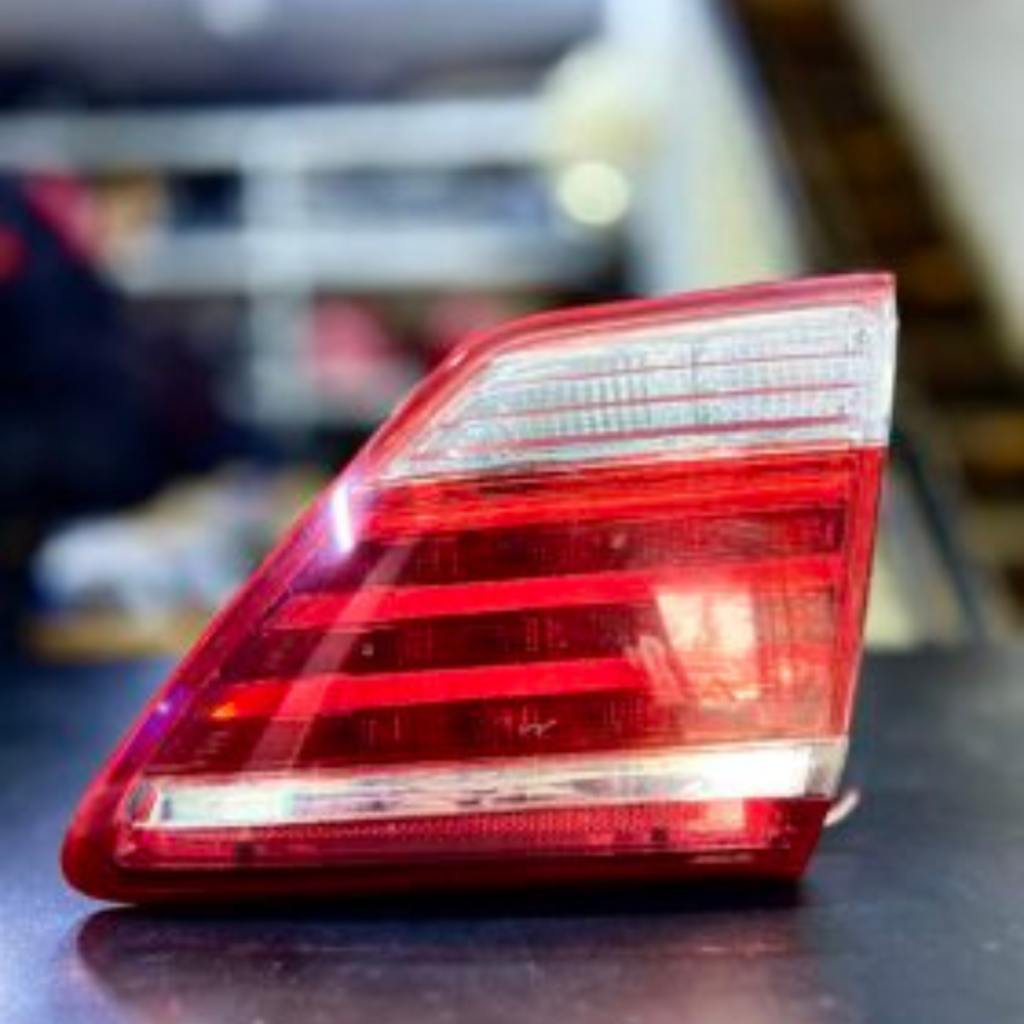 Toyota Crown Royal Saloon 2010-2012 Boot Light