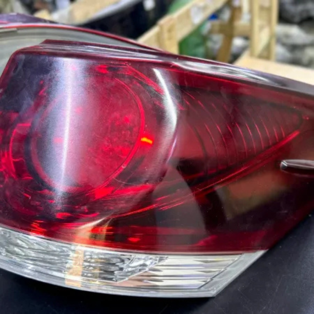 2014 Crown Athlete taillight