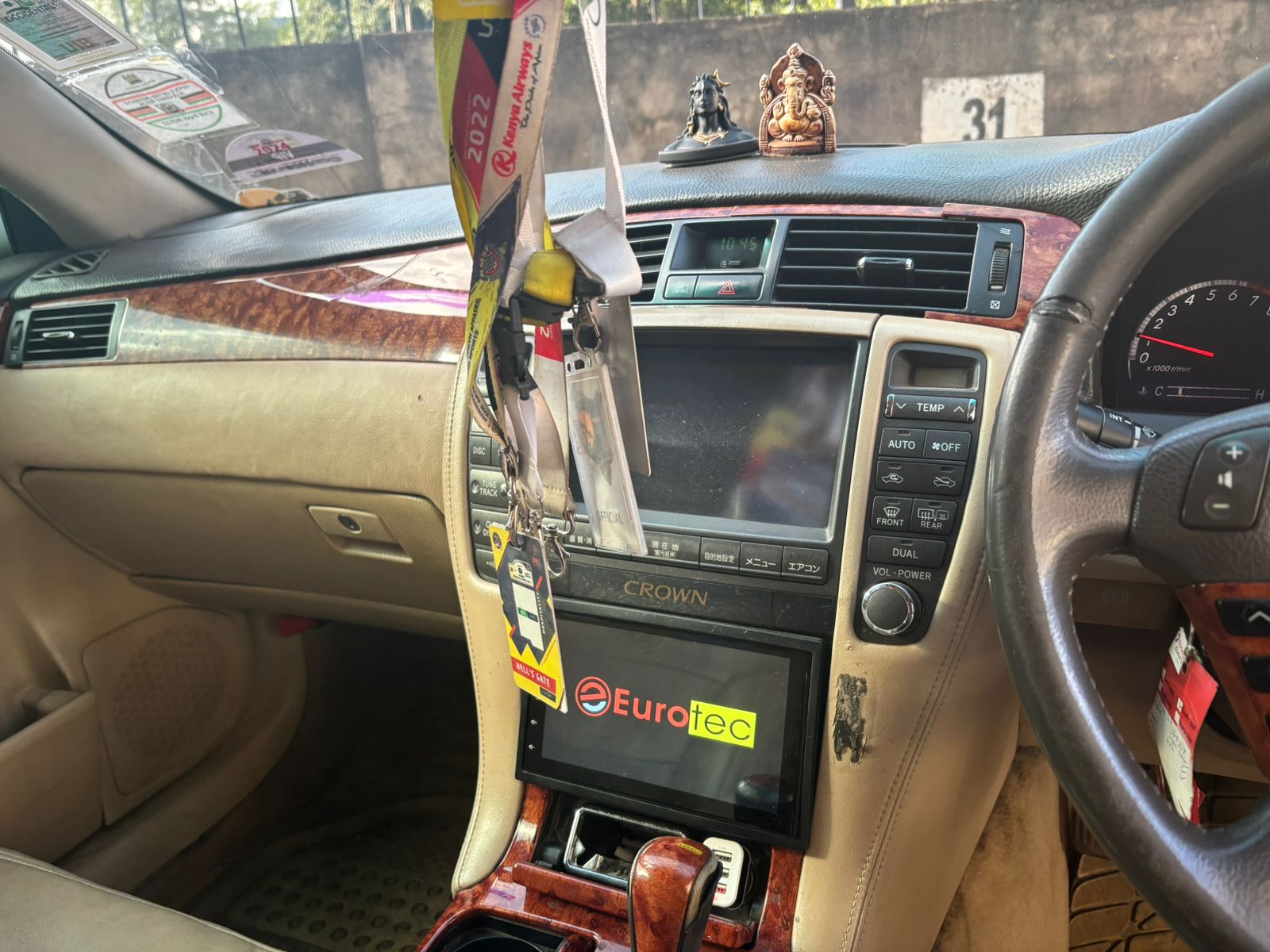 
								Toyota Crown Royal Saloon full									