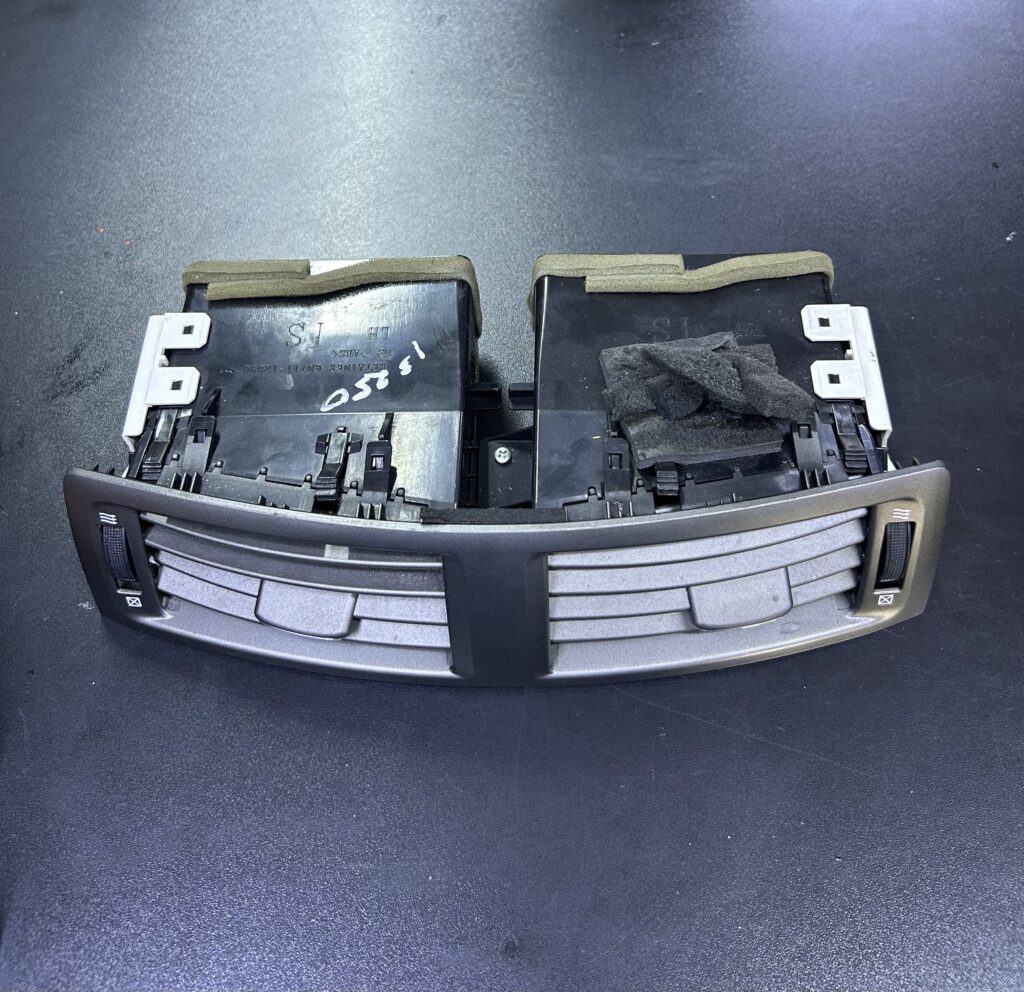 Lexus IS250 Centre AC Vent