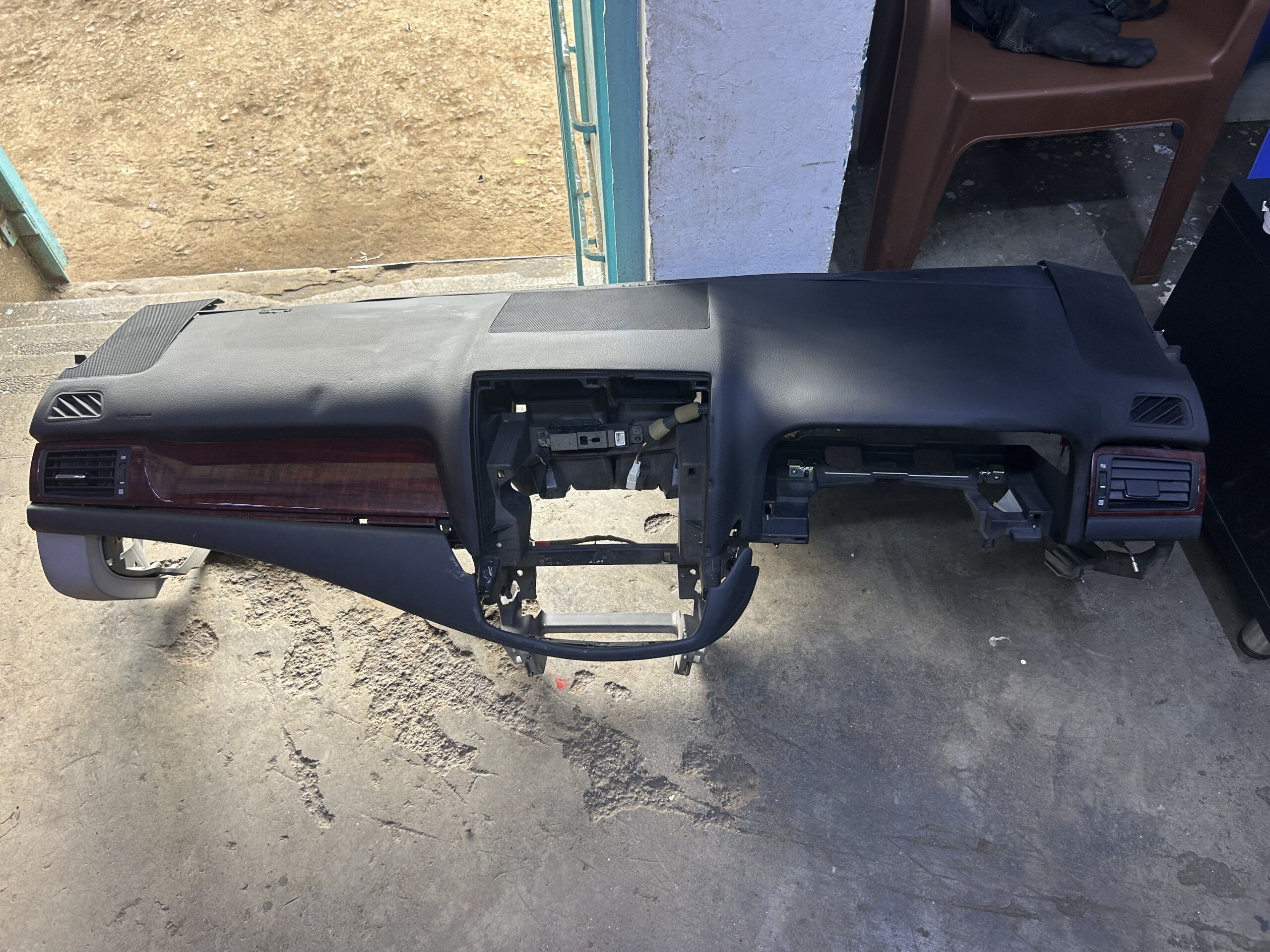 Toyota Crown GRS200 Dashboard - Image 2