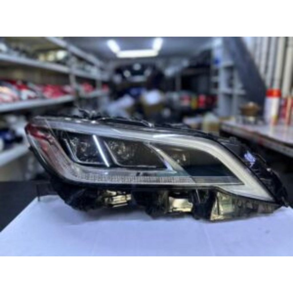 Toyota Crown RS Headlights