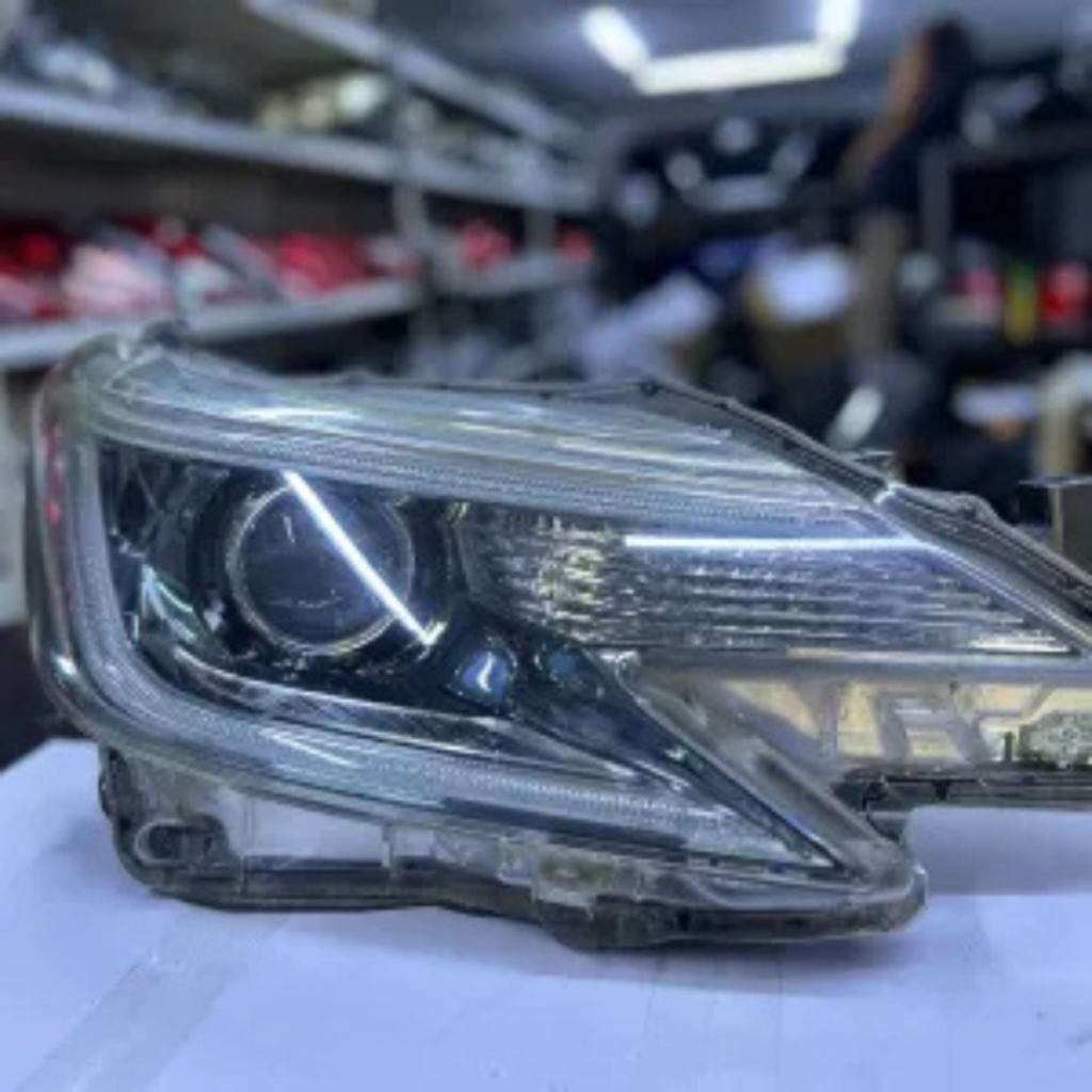Headlight Mark X GRX130 (2014–2017)