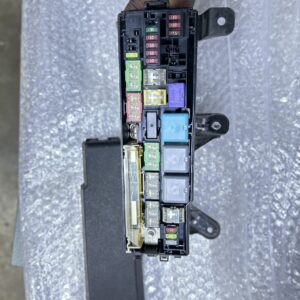 Crown & Mark x 2010-2012 Main fuse box