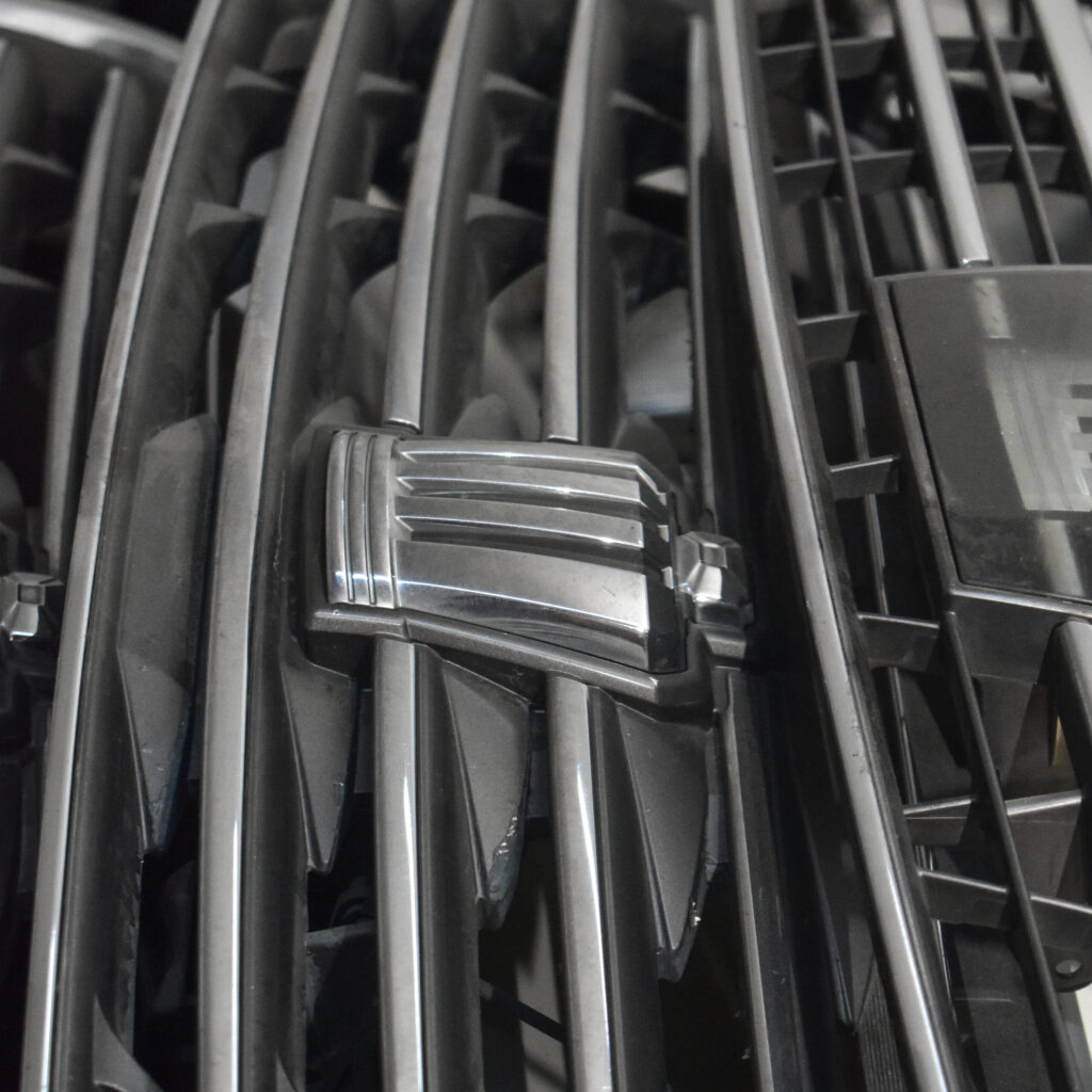 Toyota Crown Athlete GRS200 Grill 2010-2012